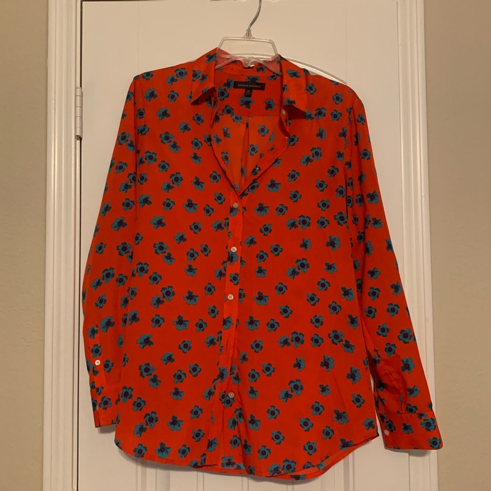 LIKE NEW Banana Republic Red/Orange Floral Blue Flower Button-Up Shirt l Medium